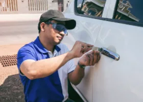 Car Locksmith in Home Gardens, CA